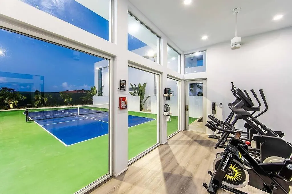 Oceanside 4 Bedroom Luxury Villa With Private Pool, 500Ft From Long Bay Beach -V10