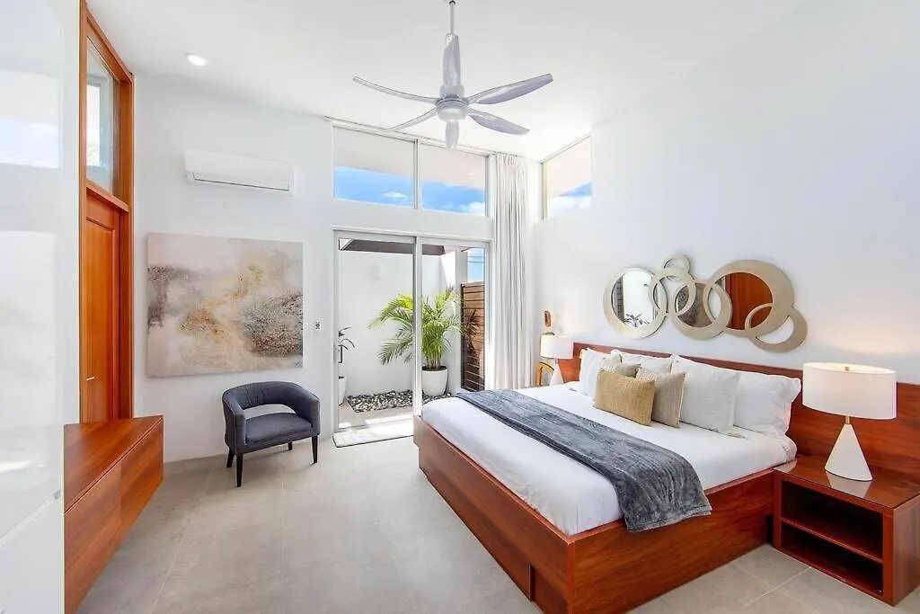 Oceanside 4 Bedroom Luxury Villa With Private Pool, 500Ft From Long Bay Beach -V10