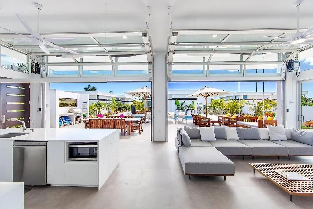 Oceanside 4 Bedroom Luxury Villa With Private Pool, 500Ft From Long Bay Beach -V10