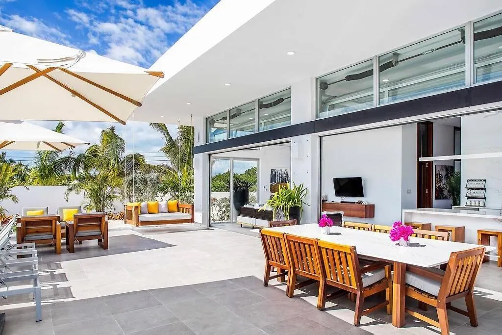 Oceanside 4 Bedroom Luxury Villa With Private Pool, 500Ft From Long Bay Beach -V10