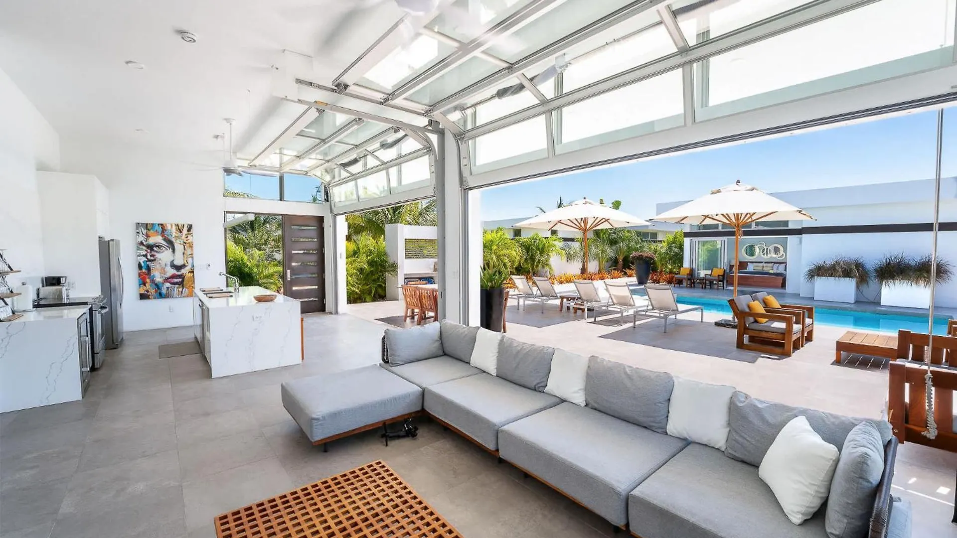 Oceanside 4 Bedroom Luxury Villa With Private Pool, 500Ft From Long Bay Beach -V10 0*,  터크스 케이커스 제도