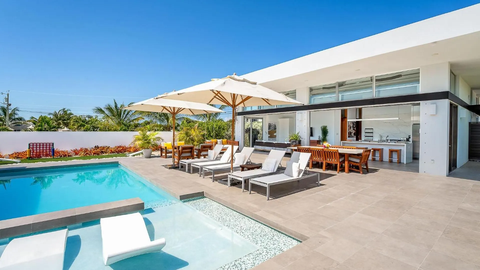 Oceanside 4 Bedroom Luxury Villa With Private Pool, 500Ft From Long Bay Beach -V10 터크스 케이커스 제도